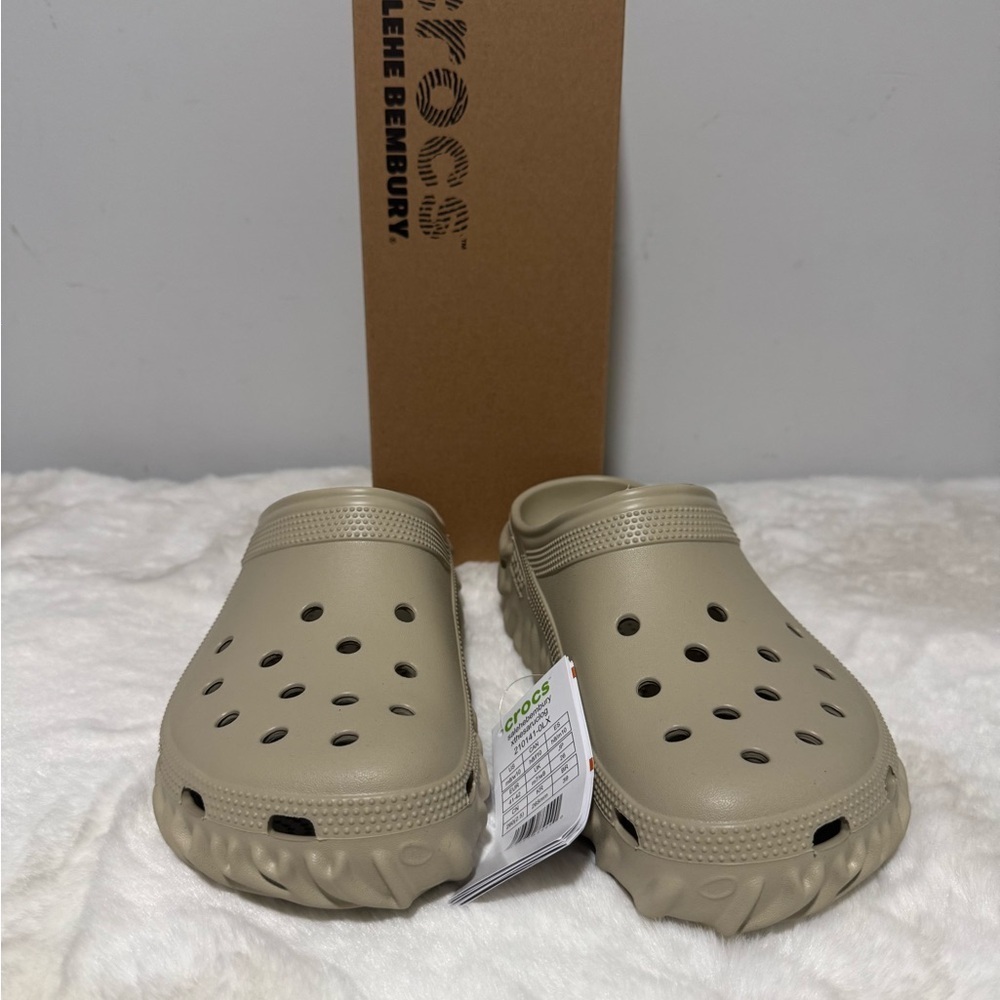 Crocs Salene Bembury Unisex Beige Clogs - Picture 2 of 6